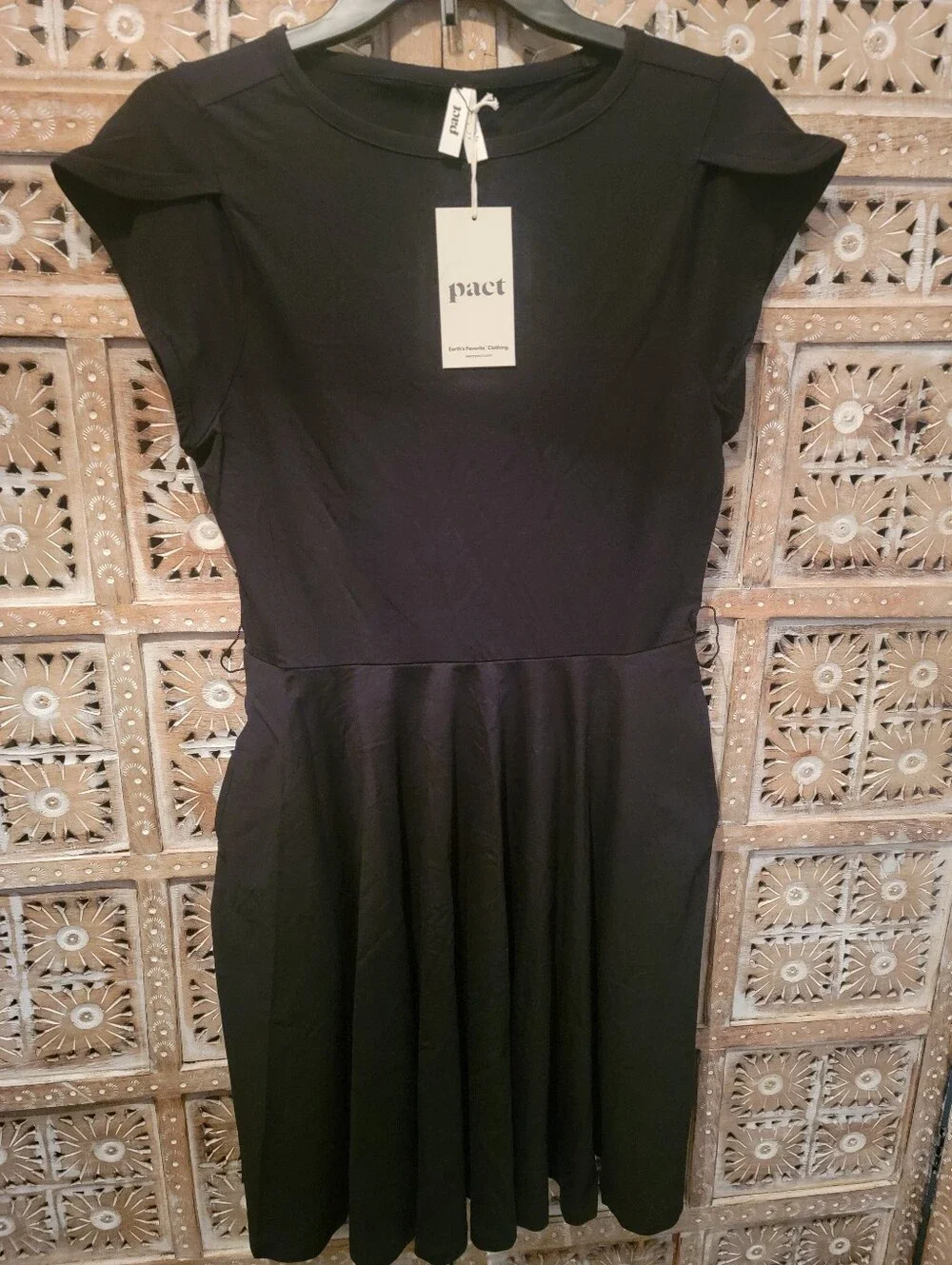 NWT Pact Organic Cotton Fit & Flare Petal Sleeve Dress Black Pockets Large - Picture 6 of 10